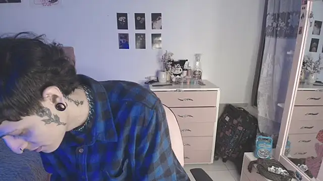 2cyboy  online show from October 15, 8:38 pm