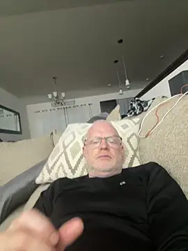 Snapshot of 1Silverfox4you chatting on October 9, 5:45 am 1Silverfox4you online show from October 9, 5:45 am
