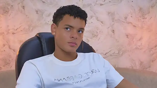 Snapshot of Valentino_Thompson chatting on October 19, 7:06 pm Valentino Thompson online show from October 19, 7:06 pm