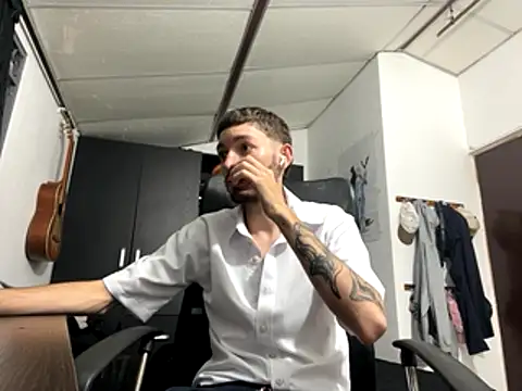 Snapshot of sarabiaarevalo chatting on October 18, 4:28 am sarabiaarevalo online show from October 18, 4:28 am