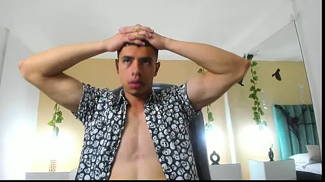 Snapshot of Muscle_Scott chatting on October 20, 12:31 pm Muscle Scott online show from October 20, 12:31 pm