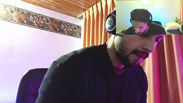 Snapshot of Axel-Cr0ss chatting on October 3, 1:43 am Axel-Cr0ss online show from October 3, 1:43 am