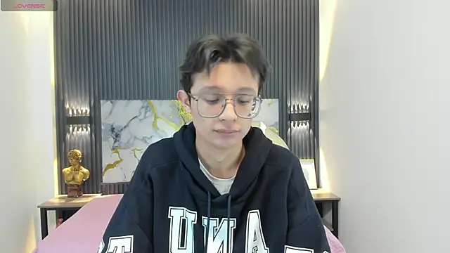 SantiagoRusso18 online show from November 5, 12:29 pm