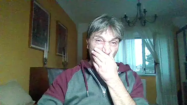 Snapshot of lattediyak chatting on October 14, 5:36 am lattediyak online show from October 14, 5:36 am