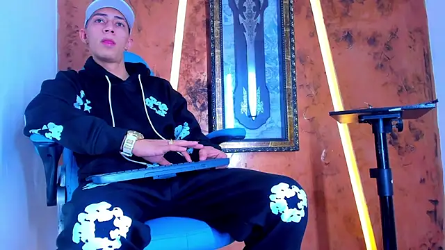 Dante Brown1  online show from December 16, 11:17 am