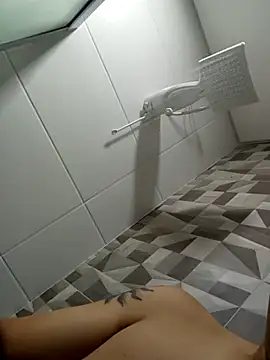 Snapshot of Brhryan chatting on October 5, 9:52 pm Brhryan online show from October 5, 9:52 pm