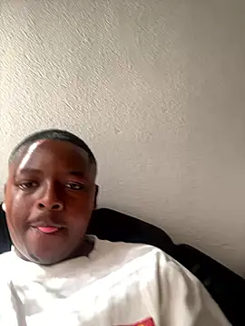 Snapshot of DaddyMyles chatting on June 7, 10:22 am DaddyMyles online show from June 7, 10:22 am