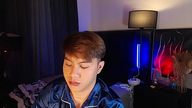 Urfucker drei online show from October 23, 7:34 am