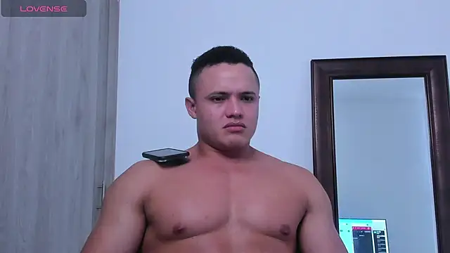Snapshot of KingLevi01 chatting on October 20, 10:02 pm KingLevi01 online show from October 20, 10:02 pm