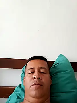 Snapshot of alejos81 chatting on October 12, 4:45 pm alejos81 online show from October 12, 4:45 pm
