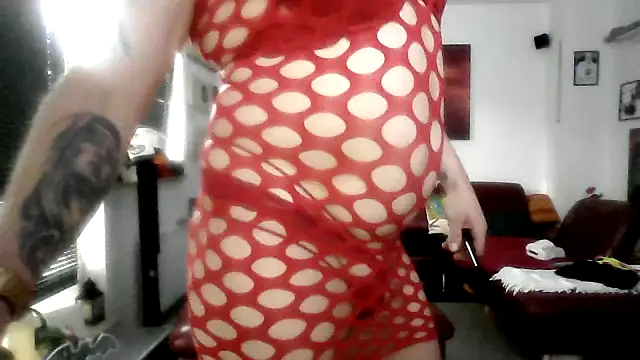 Snapshot of hellgirl1980 chatting on September 20, 3:12 pm hellgirl1980 online show from September 20, 3:12 pm