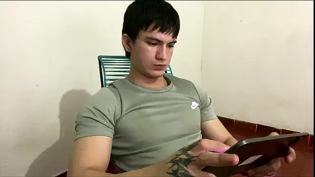 Snapshot of ErickWalton chatting on September 30, 5:13 am ErickWalton online show from September 30, 5:13 am