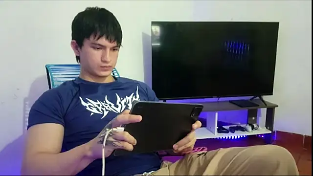 ErickWalton online show from October 21, 6:49 am