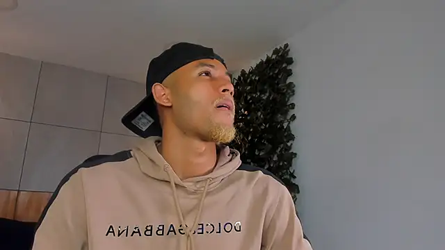 B Wild online show from March 12, 3:58 am