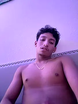 Snapshot of Elnegro2454 chatting on September 29, 10:05 pm Elnegro2454 online show from September 29, 10:05 pm