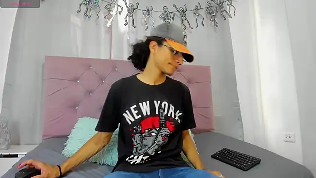 EthanBlackwoodd online show from November 7, 8:12 pm