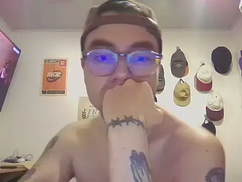 hardredlight online show from December 18, 4:52 am