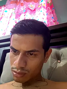 Snapshot of Alexander19Che chatting on October 4, 9:08 pm Alexander19Che online show from October 4, 9:08 pm