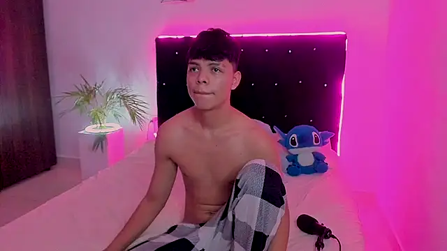 Zacktorres  online show from October 11, 10:25 pm