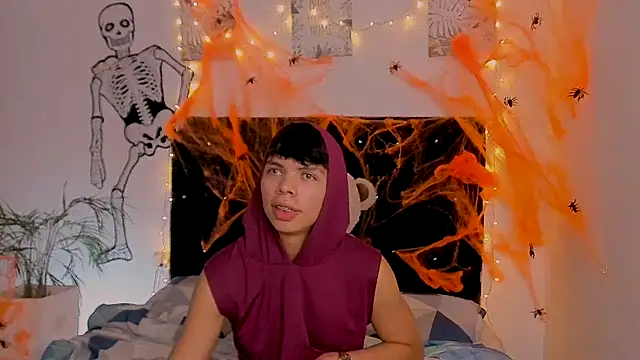 Zacktorres  online show from October 18, 12:04 am