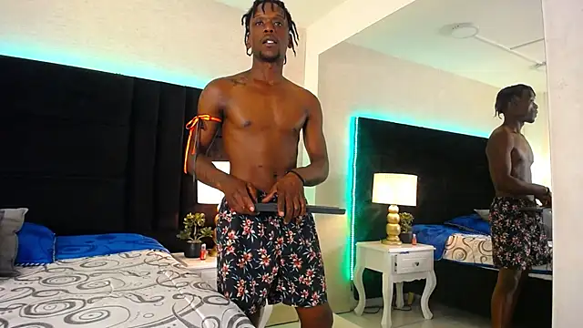 SkylerBigxxx online show from April 14, 4:12 am