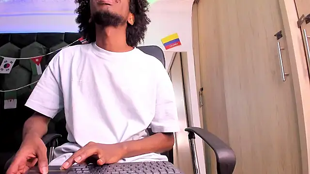 AllexJacob online show from July 6, 9:05 pm