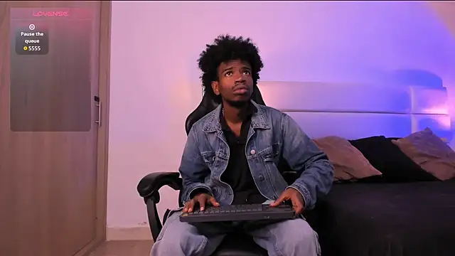 AllexJacob online show from November 24, 1:01 pm