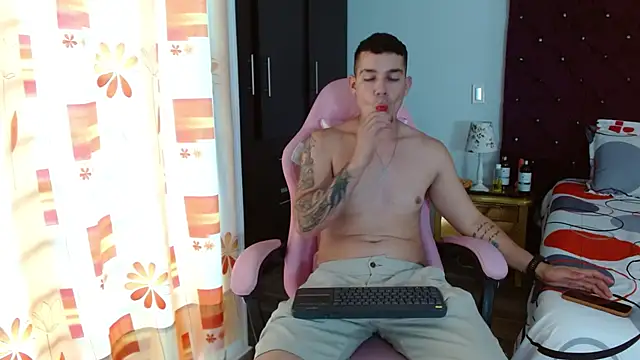 BooyHott  online show from October 23, 8:12 pm