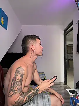 BooyHott  online show from February 8, 5:50 pm