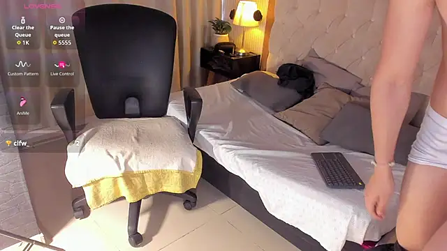 liam twiink online show from November 15, 8:11 pm