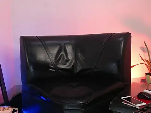 Snapshot of AngelStorm chatting on October 21, 6:38 am AngelStorm online show from October 21, 6:38 am