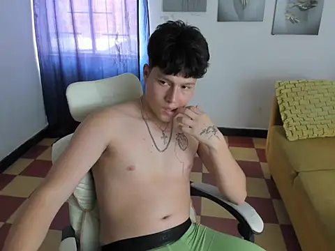 daniel leon online show from March 25, 7:18 pm