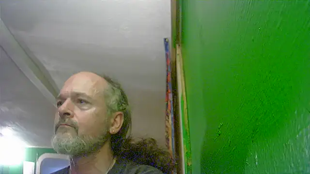 Snapshot of HippieDad333 chatting on September 25, 12:42 am HippieDad333 online show from September 25, 12:42 am
