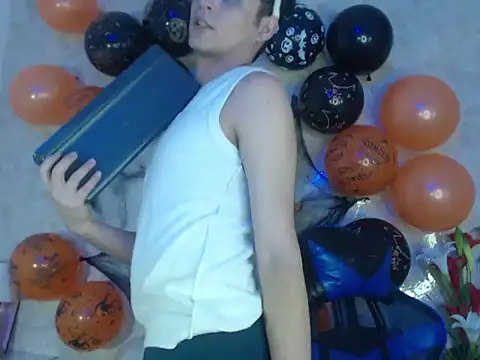 Aaron Foxxx online show from October 28, 6:10 pm