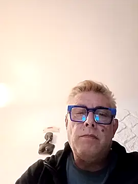 Snapshot of Andyrsdick chatting on October 11, 11:42 pm Andyrsdick online show from October 11, 11:42 pm