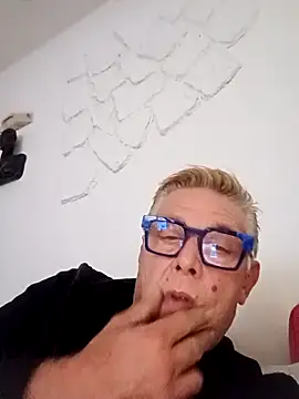 Snapshot of Andyrsdick chatting on October 9, 10:14 pm Andyrsdick online show from October 9, 10:14 pm