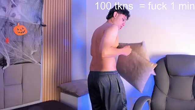 Kandyfrees  online show from October 26, 1:02 pm