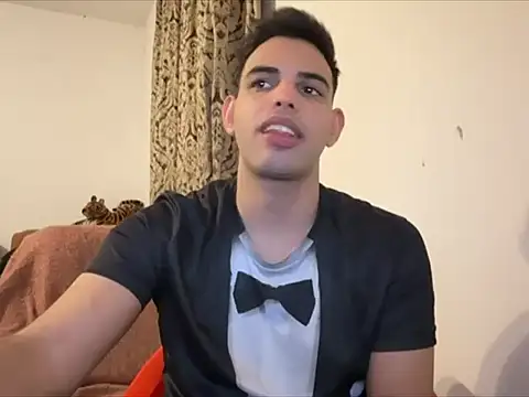 Snapshot of _Djonson_ chatting on October 24, 3:41 am Djonson online show from October 24, 3:41 am