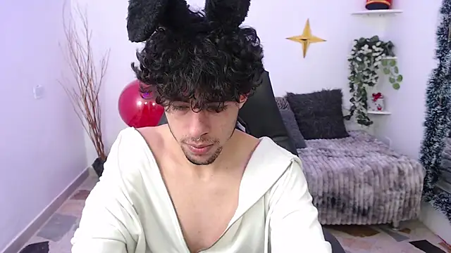 Liil boy online show from December 17, 12:45 pm