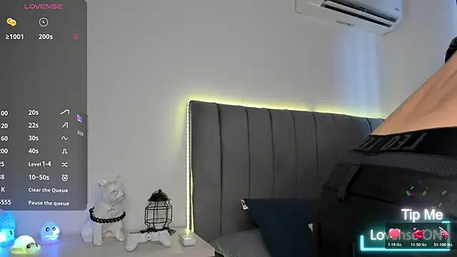 JARETHH online show from October 31, 1:47 pm