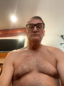Snapshot of charleluff chatting on October 6, 3:17 pm charleluff online show from October 6, 3:17 pm