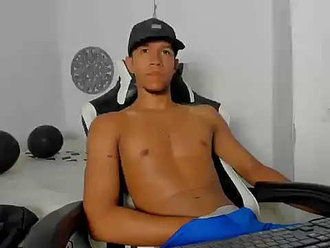 MaxVibe420 online show from October 20, 6:01 pm