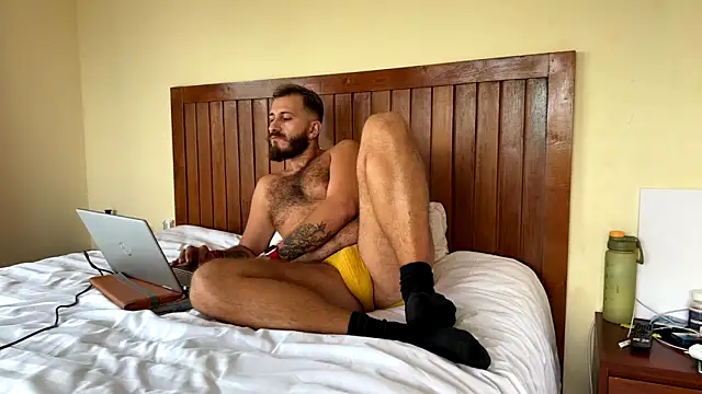 mrmaxiy online show from April 3, 7:27 am