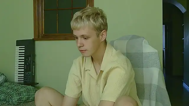 Snapshot of _Timmy_Boy_ chatting on October 19, 7:22 am Timmy Boy online show from October 19, 7:22 am
