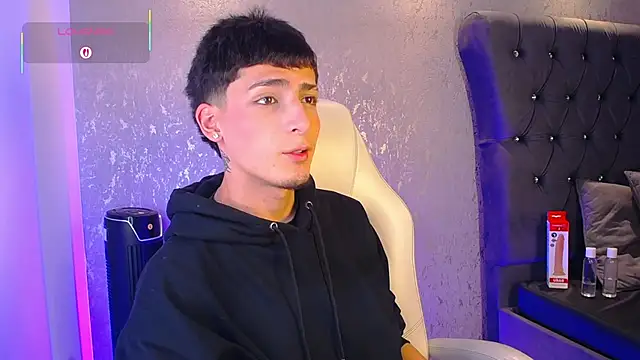 MateoMitchell online show from December 18, 5:03 am