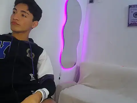 Snapshot of Adams_pervertido_dirty chatting on October 19, 8:34 pm Adams pervertido dirty online show from October 19, 8:34 pm