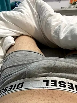 MilanYaman online show from October 18, 11:37 am