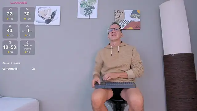 Snapshot of _axelking_ chatting on October 22, 11:58 am axelking online show from October 22, 11:58 am