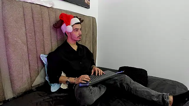 Timothe Evans online show from December 17, 3:58 am