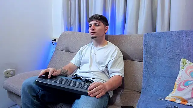 Leoo Miller online show from February 28, 4:33 am